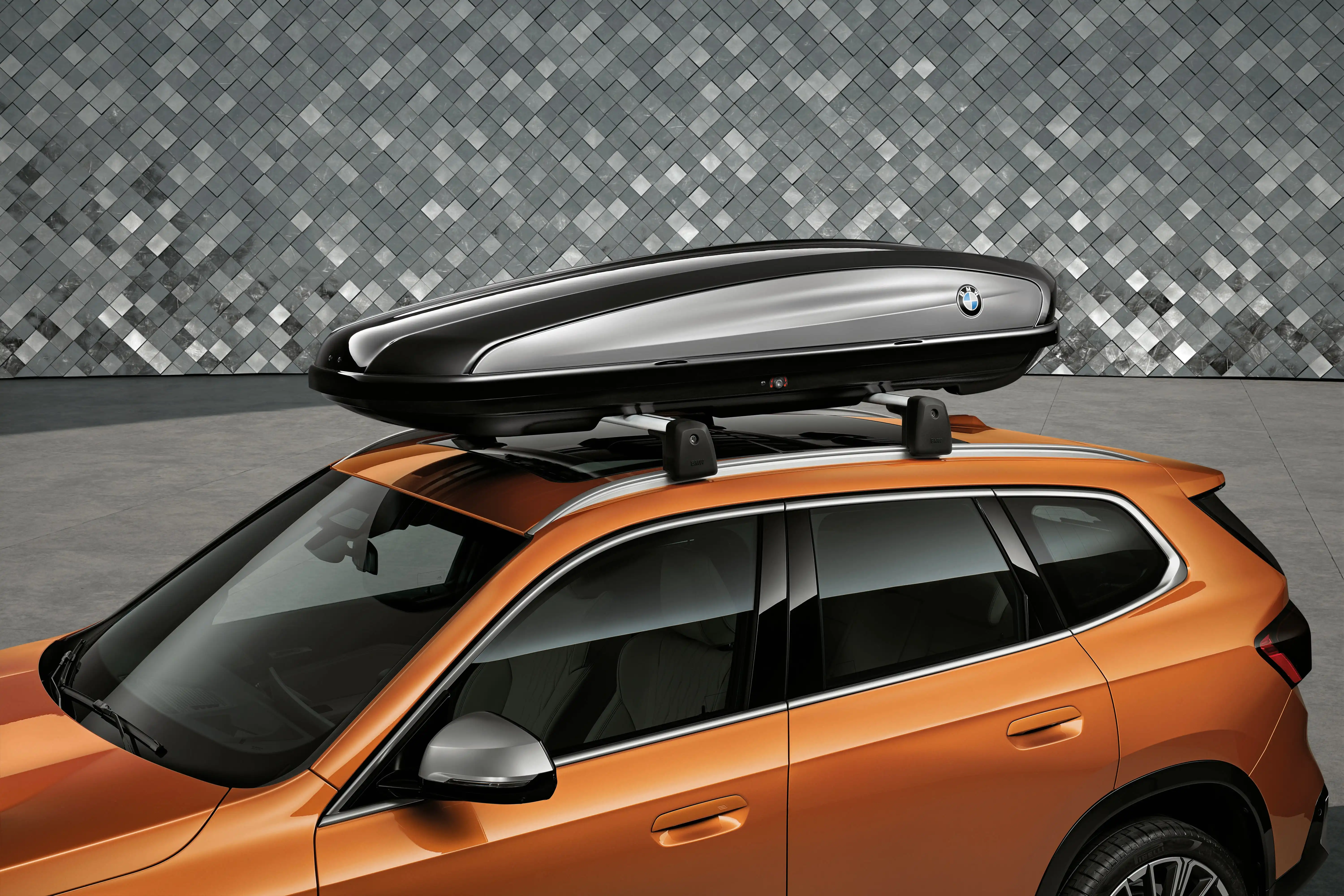 BMW roof box 420 black and titanium silver