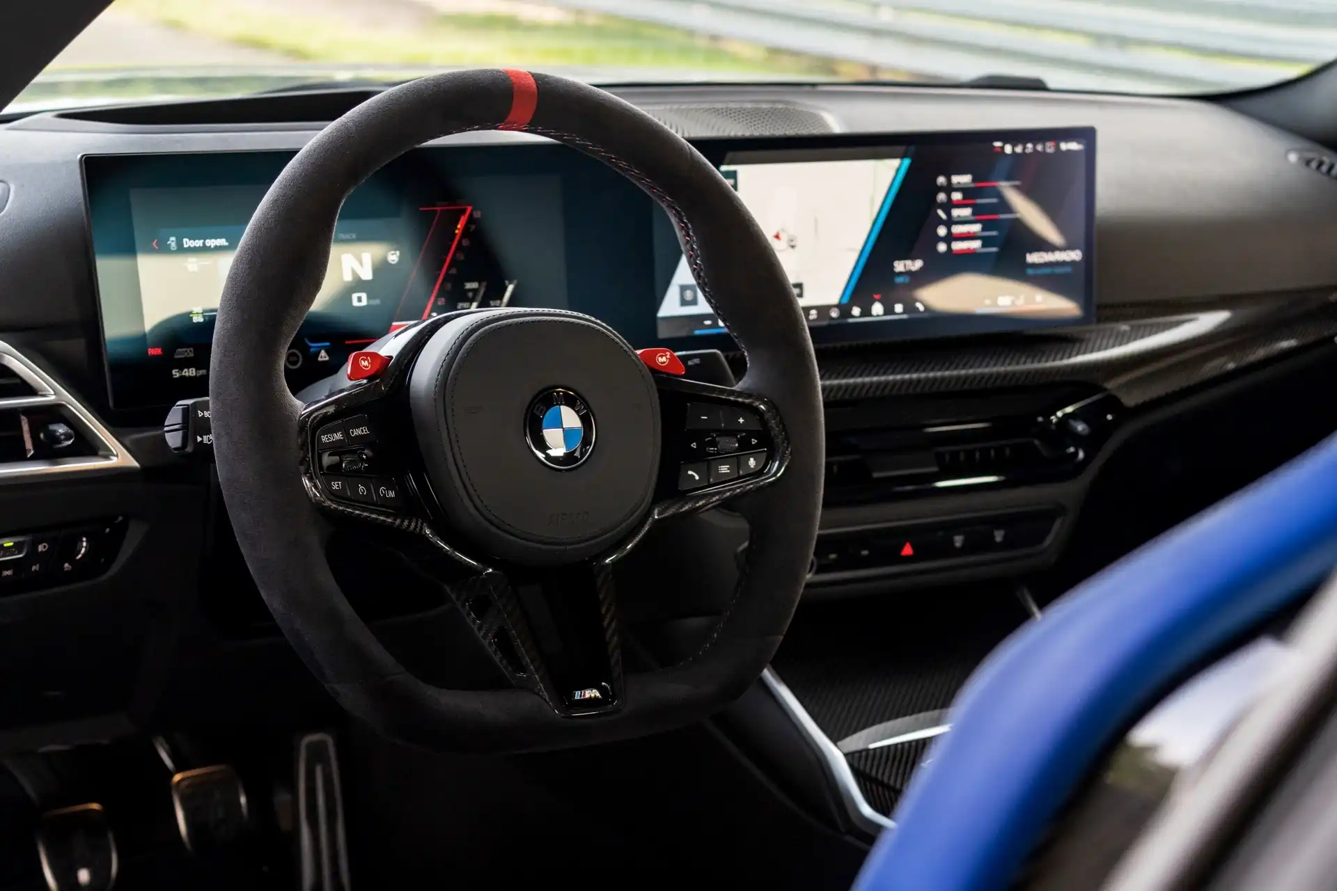Driver-focused cockpit with M Alcantara steering wheel and BMW Curved Display