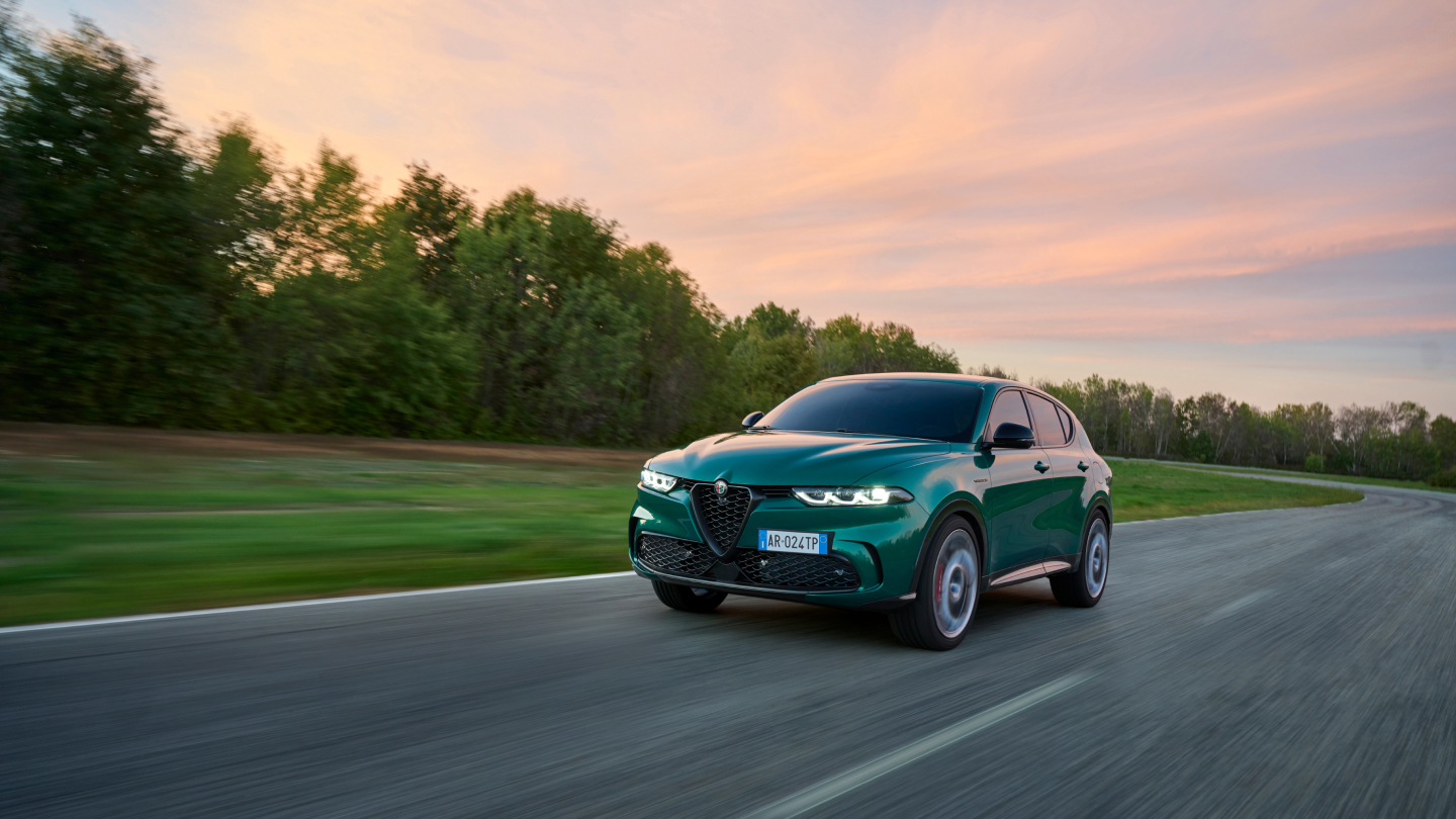 DEN ALFA ROMEO TONALE IBRIDA PLUG-IN Q4 VELOCE