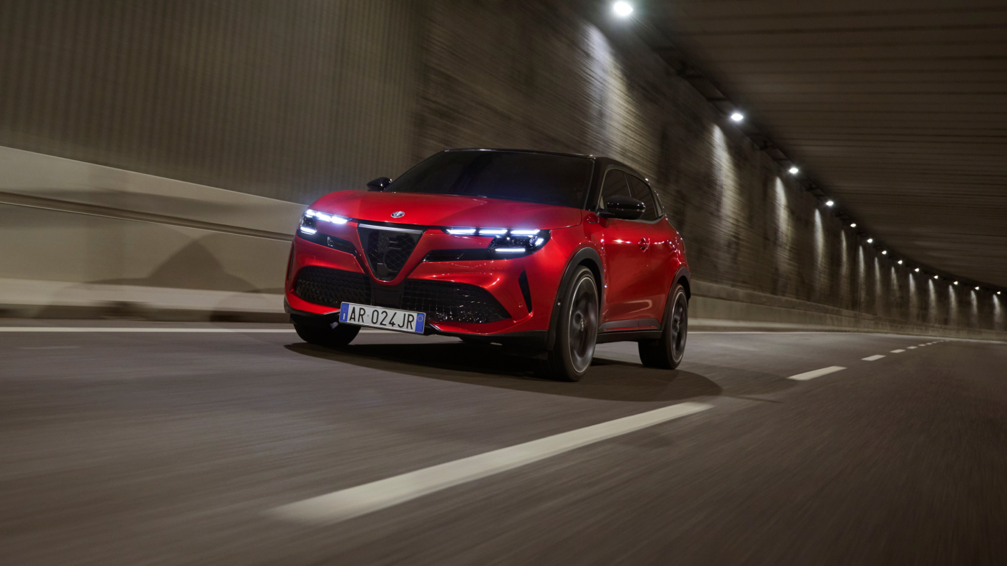 DEN ALFA ROMEO JUNIOR ELETTRICA AB 299,- € MTL. INKL. RUNDUM-SORGLOS-PAKET LEASEN