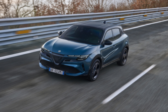 DEN ALFA ROMEO JUNIOR IBRIDA AB 199,- € MTL INKL. RUNDUM-SORGLOS-PAKET LEASEN